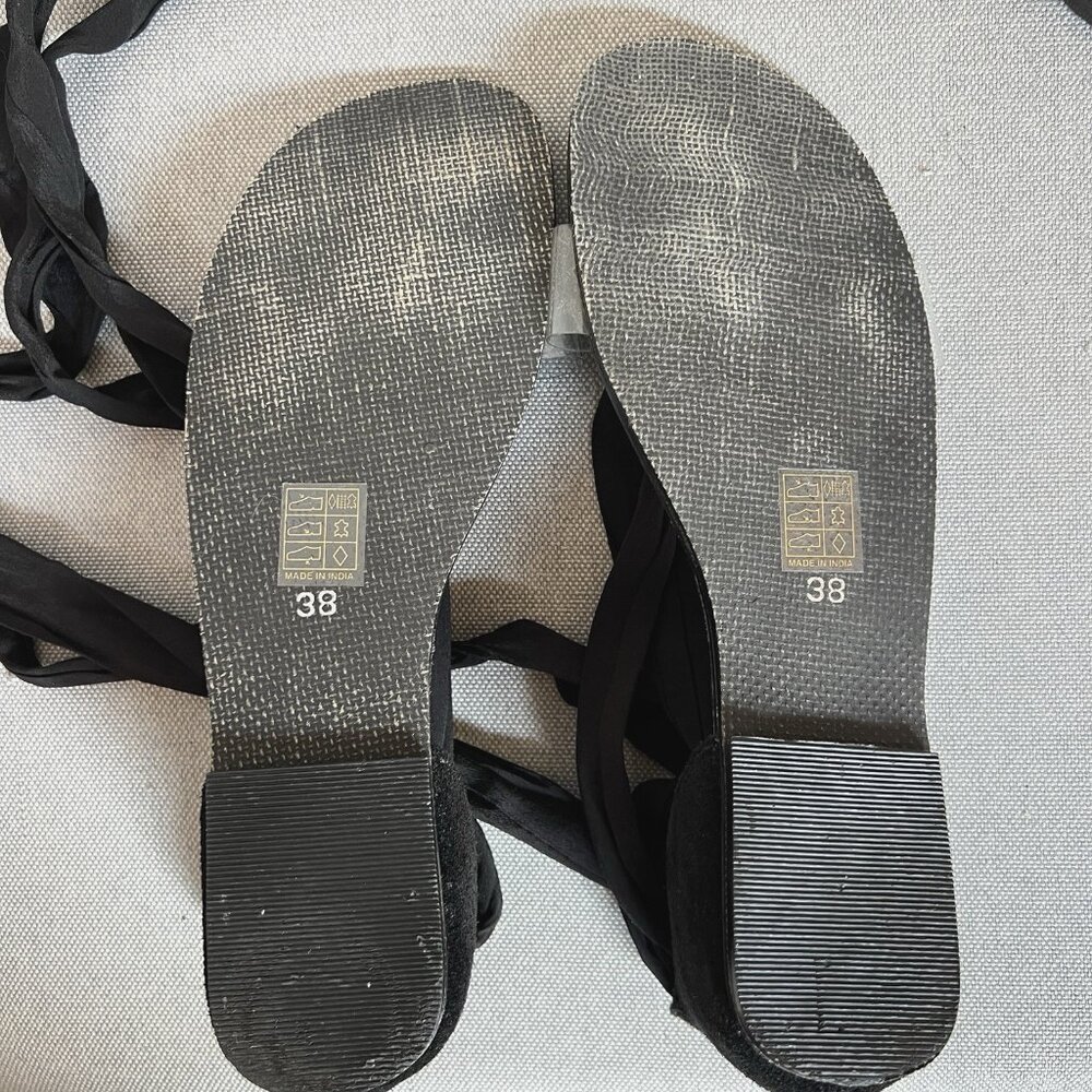 FREE PEOPLE $80 Black Barcelona Tie Sandals 38 Boho Suede Ankle Wrap Flat - Picture 8 of 8